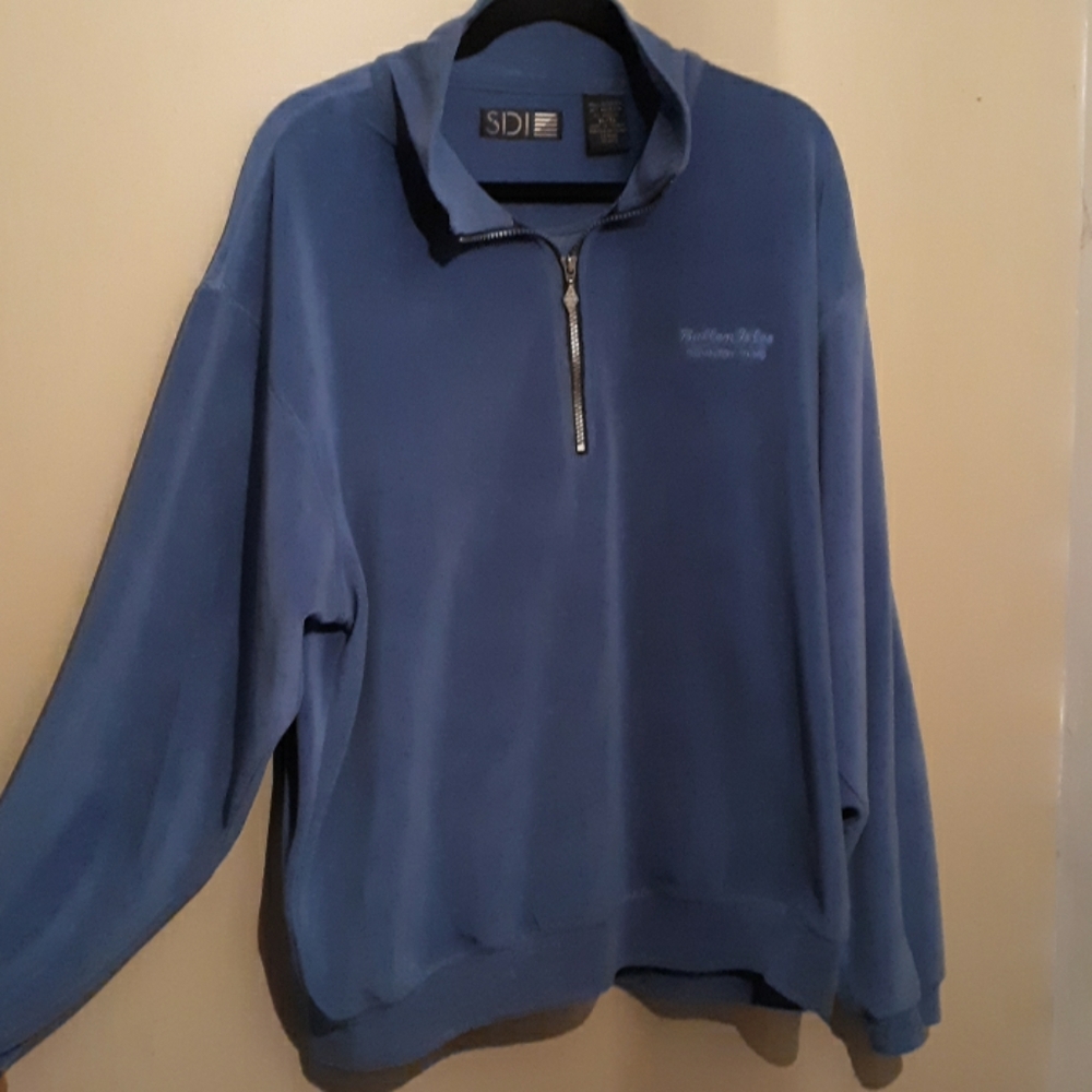 Quality light country club pullover